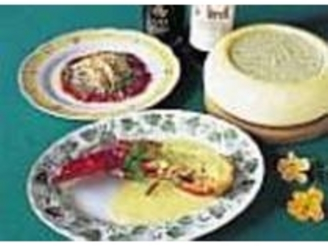 大きなチーズの塊が器になったリゾット_リストランテ フォルマッジオ