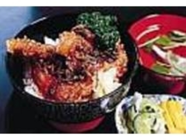 おすすめの『鯉丼』は小骨がなく食べやすい_三河屋