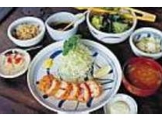 甘辛の自家製ソースはキャベツにもよく合う_とんかつ 櫻守