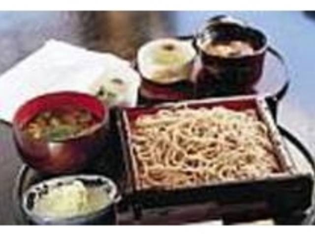 人気メニューの鴨せいろとそばぜんざい_越後麺処そば切り はつ穂