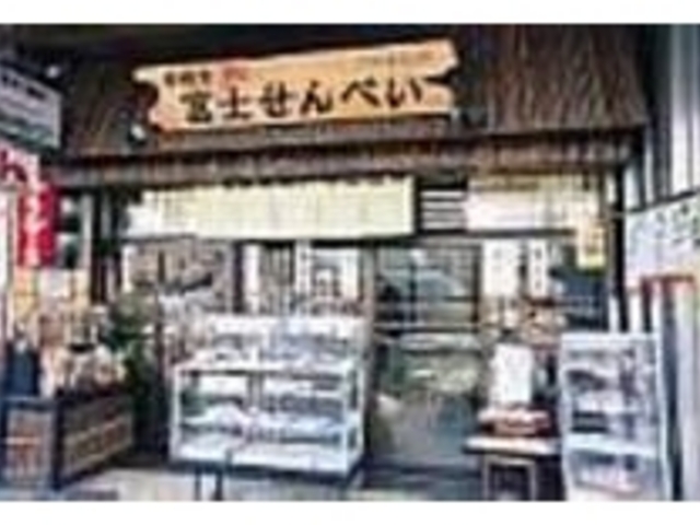 店内ではいいだこを使った珍味なども販売_富士せんべい