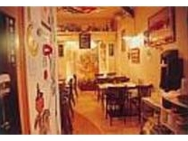 明るい店内は、いつも客の笑い声が絶えない_BIG BROTHERS