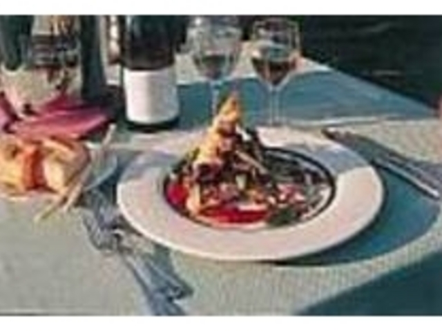 味だけでなく盛り付けにもこだわった逸品_Gotham Cafe Restaurant