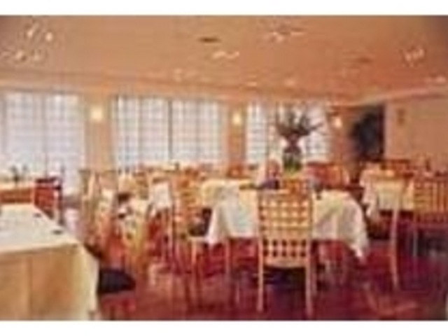 ゆったりとした時間を過ごせそうな店内_ダイニング樹庭