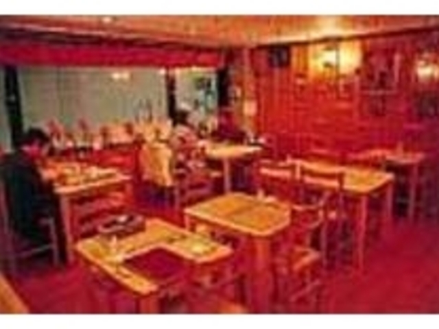 店内にはタイから取り寄せた民芸品を飾る_タイ国料理 アユタヤ
