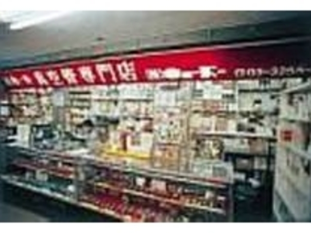 電気街にたたずむアンティーク機器の専門店_キョードー アンティーク店