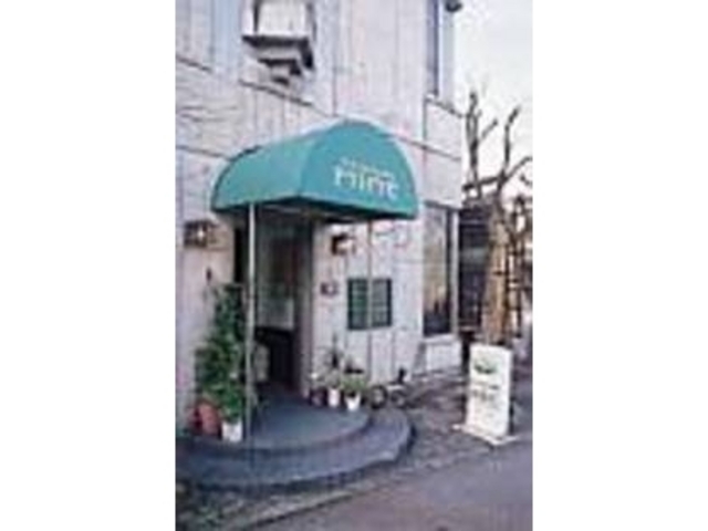 見つけやすいミントグリーンの外観が目印_カフェレストラン ミント