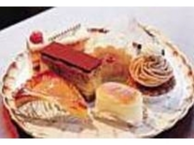 素材にこだわったシンプルなケーキが多い_菓子工房 タルトゥーヤ