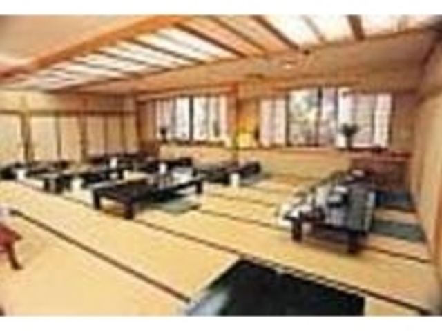 老舗ながら、料理は気軽な雰囲気の広間で_元祖日光ゆば料理 恵比寿家