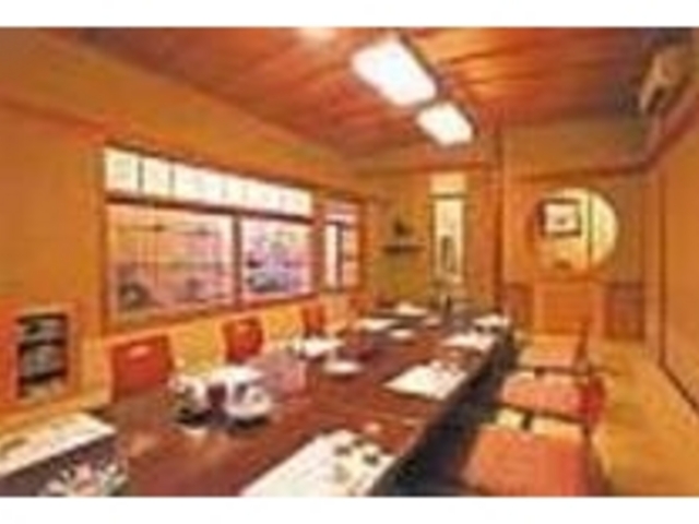 庭を見ながらくつろげる部屋もある_割烹 磯勘本館