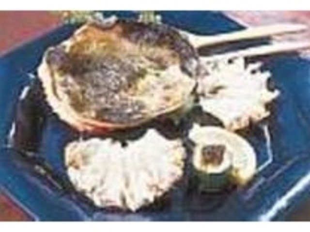 『焼きガニ』はカニ味噌たっぷり!_滝の川 越前町本店
