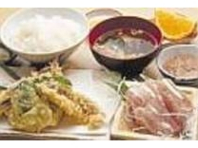 深海魚の天ぷらは戸田産の塩でいただく_魚重食堂