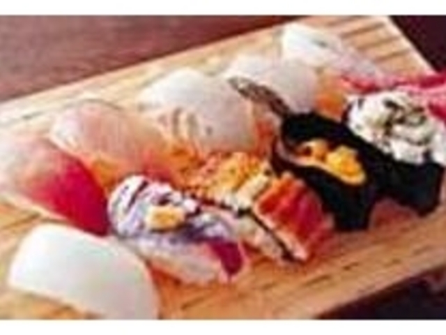大将がお勧めの20カンを握ってくれる_弥助寿司