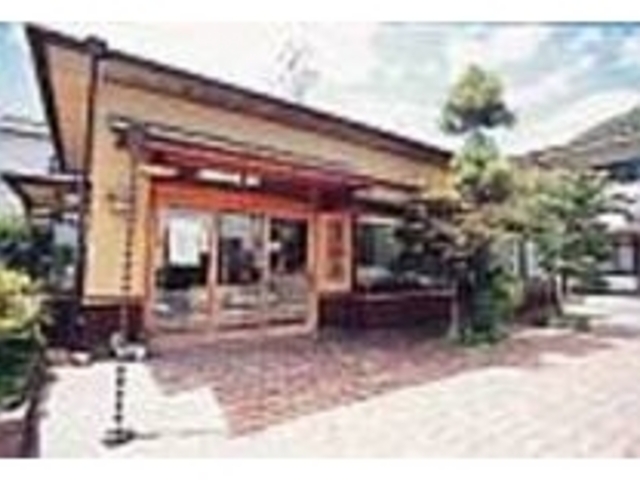 店前に敷き詰められた陶板もすべて備前焼_薫風庵