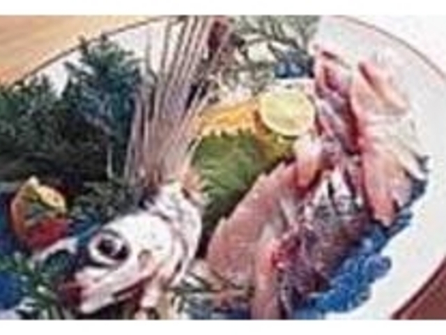 一番の人気メニューは『トビウオの姿造り』_海の幸トッピー