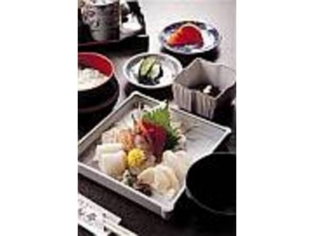 旬の魚の盛り合せ『刺身定食』1260円_きりん亭