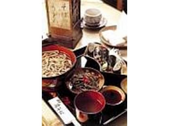 創業100年の老舗でそば料理を味わおう_泉屋