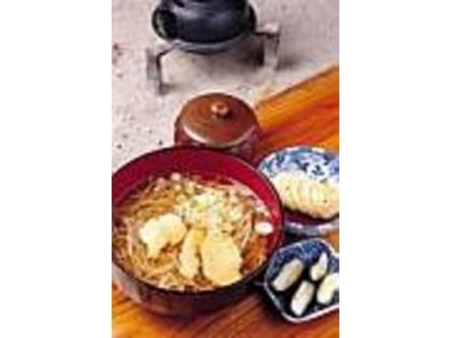 あっさりだがコク深い『地鶏そば』_地鶏そば 山ざと庵