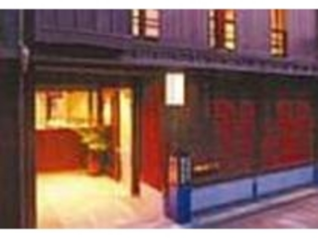 ひがし茶屋街裏通り小さなお宮さまのすぐ前_銀の波 箔座