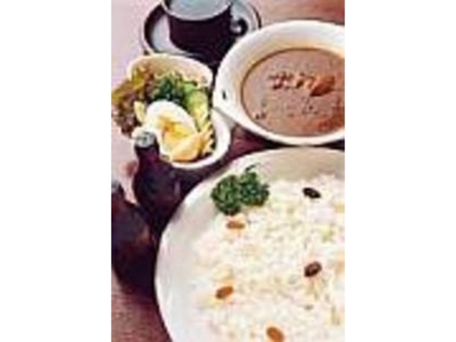 サラダ、コーヒー付きの『カレーセット』_くぐつ草
