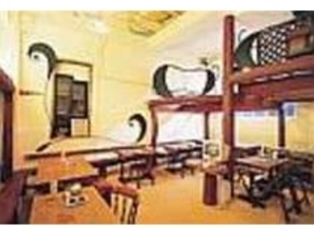 刺激的なアート空間でお茶をしよう_京都三条ラジオカフェ