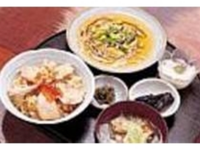 ランチは日替わり。自家栽培の野菜や米!_旬菜館
