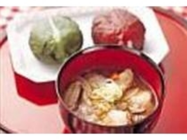 白米と片栗粉を牛乳で練った『銀だまこ汁』_つたの輪