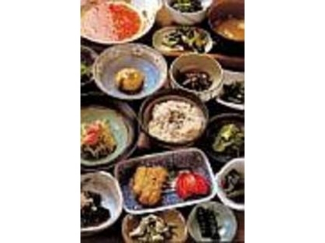 野菜がにぎやかな『ふるさと膳』2100円_農家のレストラン