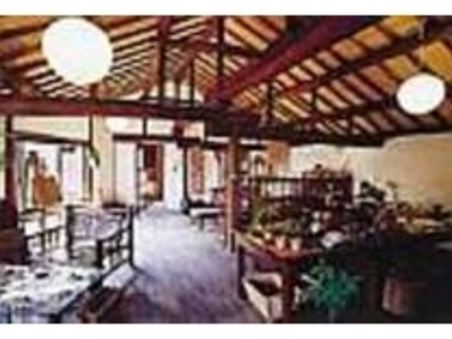 ギャラリーなどが入居する工場跡の2階_MA・YU