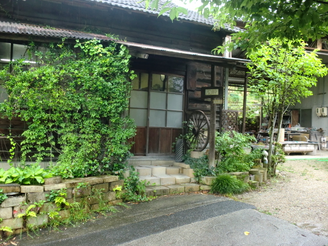 古民家な佇まいの工房、一日作陶体験で陶芸家気分を・・・。_陶芸工房 陶酔
