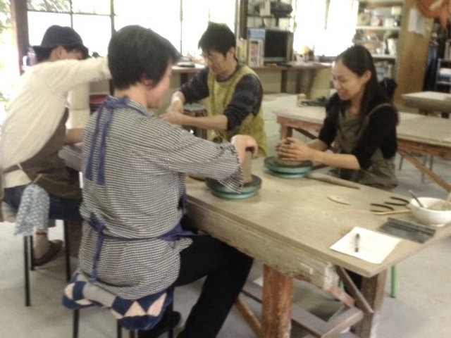 友達や家族と一緒にわいわいおしゃべり、自由に作品作り。_陶芸工房 陶酔