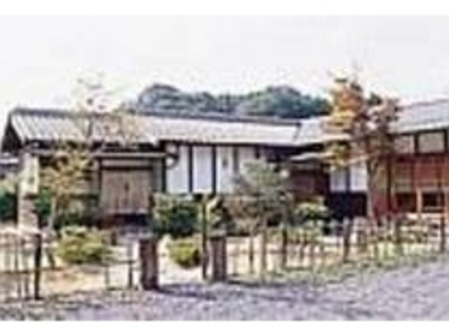 素朴な器に彩りの良い料理が盛られるお店_みちくさ料理 尾花