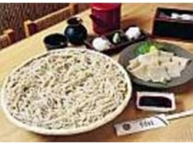 珍しいそば刺やそばすしも予約があれば可_すけろく