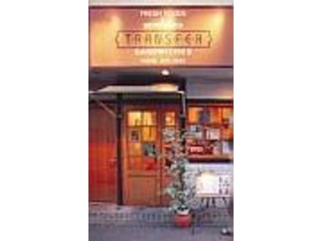 こぢんまりとした店内はとても落ち着ける_T・R・A・N・S・F・E・R