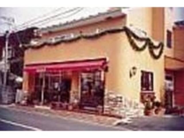 思わず入ってみたくなるかわいい店_パティスリー ローザス