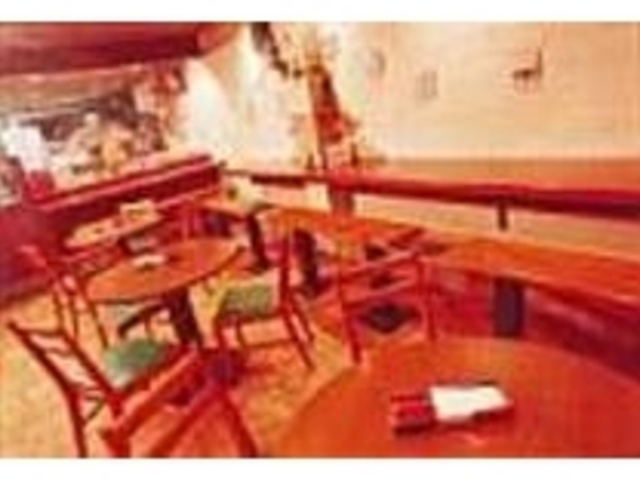 シンプルな内装でとても落ち着ける店内_ピッツェリア デ ナプレ
