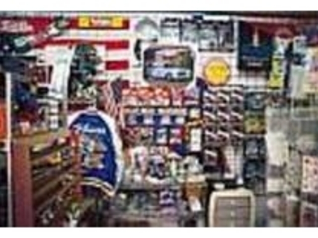 大小さまざまなグッズで埋めつくされた店内_アメリカンパーク Bee