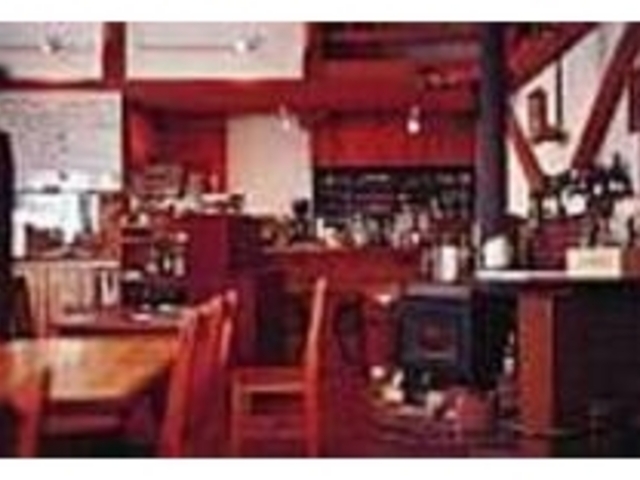 ゆったりと落ち着いた、素敵な店内_バックシュトゥーベ