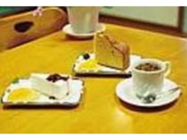 ケーキは日替わり。3種類ほど用意される_Cafe Papabu