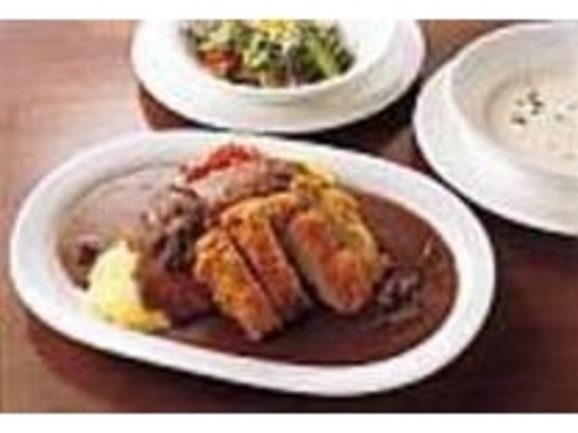 人気の『オムチキンカツカレー』1050円_レストランジョージの店