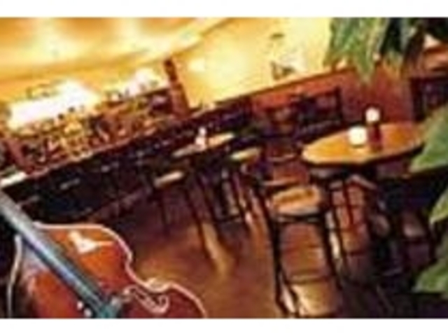 古き良きアメリカをイメージした店内_SuntoryBar The Swing