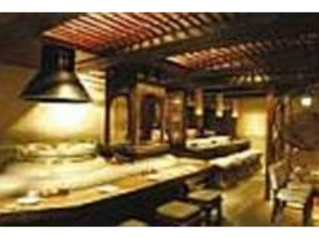 適度な照明が落ち着くシックな雰囲気の店内_ゆれ暖簾 青山店