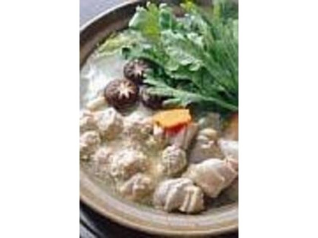鶏ガラを4〜5時間煮込んだ水炊き_鳥善 大名店