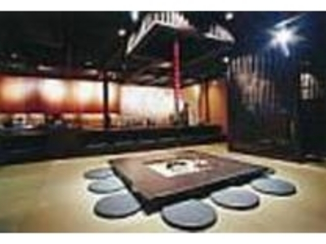 古材を使った店内はどこか懐かしい雰囲気_越中膳所 海の神 山の神