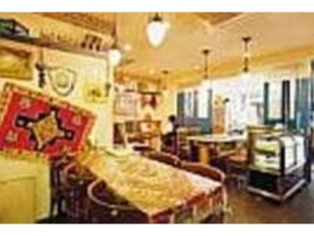 コーヒーや茶器など、雑貨類も充実したお店_トルコ料理 メルハバ
