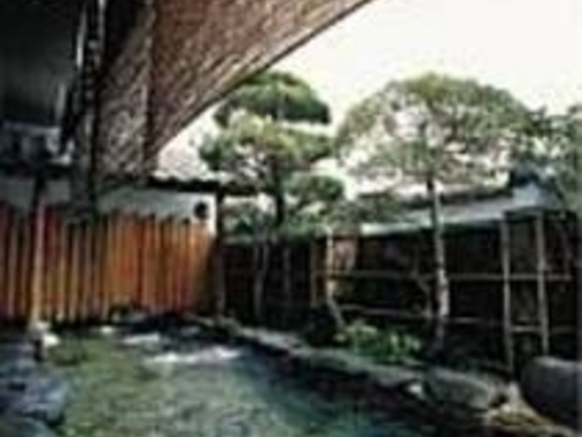 露天風呂付の大浴場は地元でも人気の湯_旅館 細川