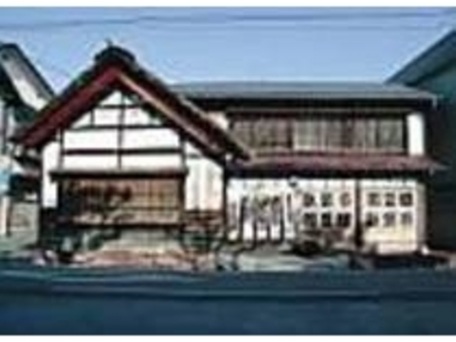茅葺き屋根の建物が歴史を物語っている_老舗鳴海屋