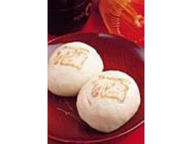 焼印が押された酒饅頭は高野山名物の一つ_御菓子司 さゞ波