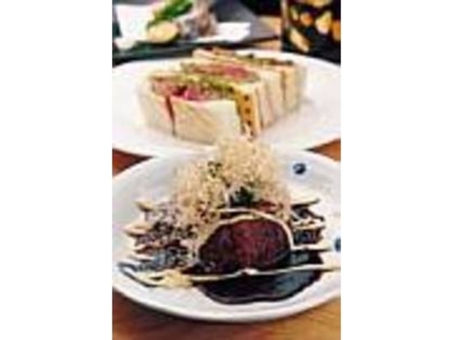 『大たこ焼き』をはじめユニークな料理が_創作kitchen ひだりうま
