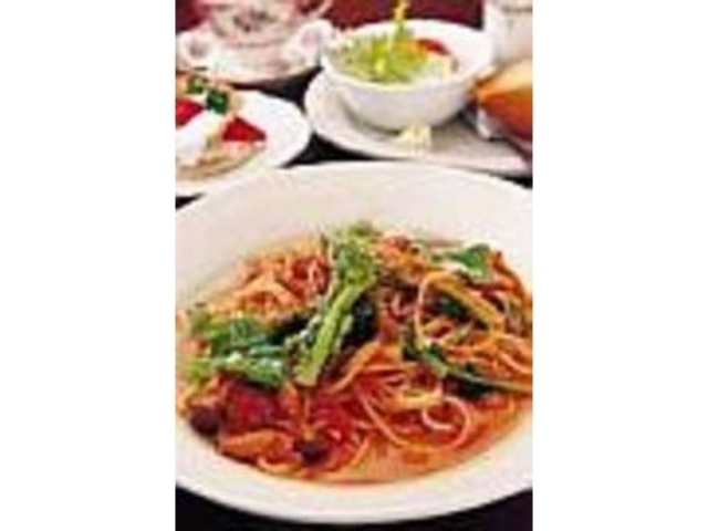 自慢の手作りパスタはサラダとドリンク付_カフェ こでまり